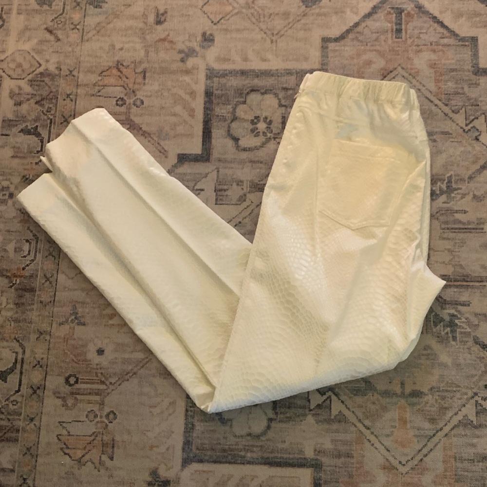 Soft Surroundings textured creamy/white pants